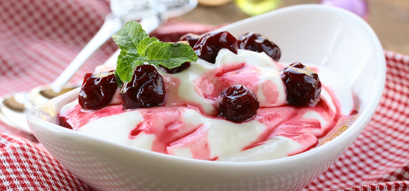 Frozen_Greek_Yogurt_Sundae